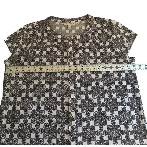 Dana Buchman XL Black & White Floral Print Short Sleeve Button-Down Blouse - Picture 8 of 9